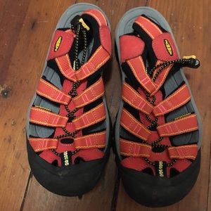 Keen women Newport H2 waterproof sandals 8.5 coral red / orange.